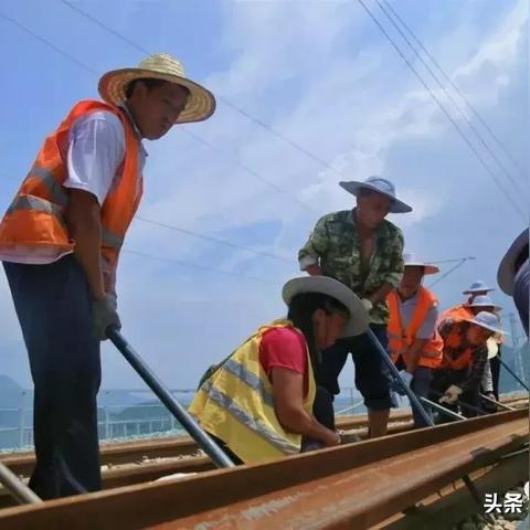 黔张常铁路咸丰段最新进展揭秘