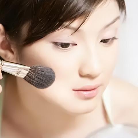 香奈儿最新粉底液全面评测，打造无瑕美肌的秘密武器