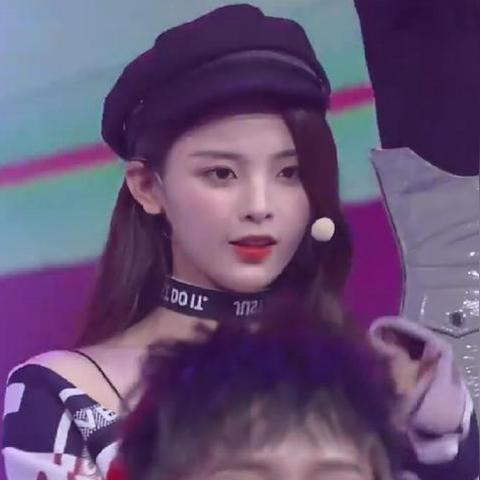 最新广场舞串烧变换队形，千万人心随舞动韵律飞扬