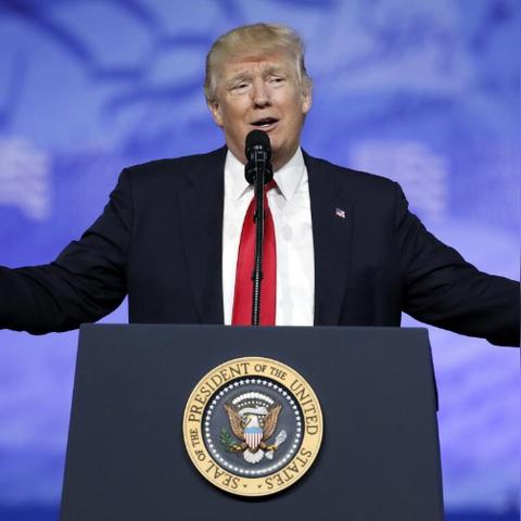 马克龙妻子时尚力量新段子亮相，魅力展现！