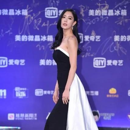 李成敏最新时尚魅力图片曝光